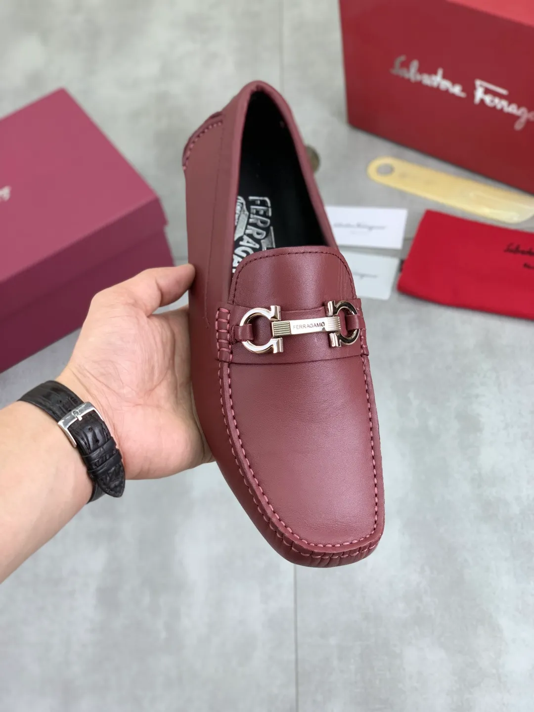 Men's shoes 💰P542 New model, high quality [Ferragamo/Ferragamo] Latest lazy slip-on shoes Original imported calfskin, imported cowhide lining + original luxury metal buckle + original combination outsole Comparison without pressure Code number: 38-45